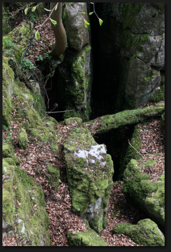 geheimnisvolle Spalte im "Felsenmeer"