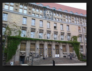 Haupteingang des Hauptgebäudes der Nationalbibliothek in Leipzig. Foto: Birgit Jungjohann